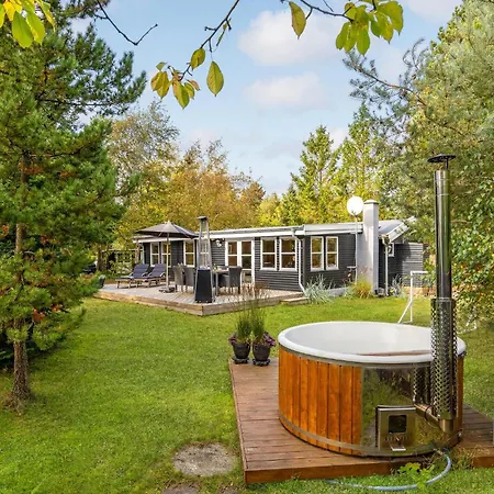 Three-bedroom In Vaggerlose *