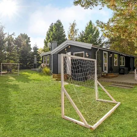 Three-bedroom In Vaggerlose * Bøtø By